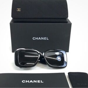 CHANEL Elegant Black Sunglasses polarized grey